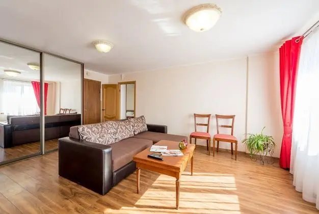 Apart Daire, 1 Yatak Odası (Shelkovichna 46-48)