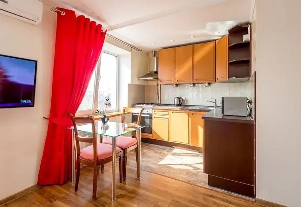 Apart Daire, 1 Yatak Odası (Shelkovichna 46-48)