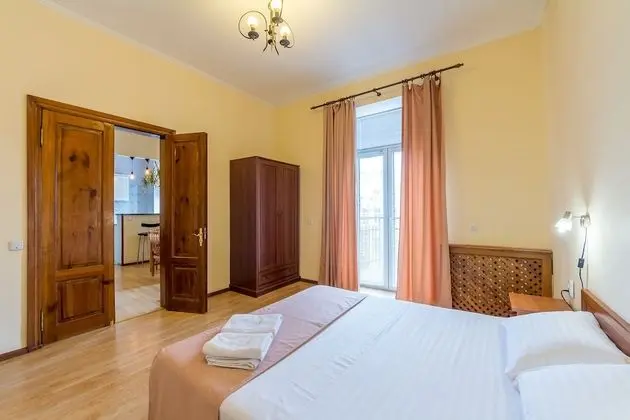Apart Daire, 2 Yatak Odası (Shota Rustaveli  24)