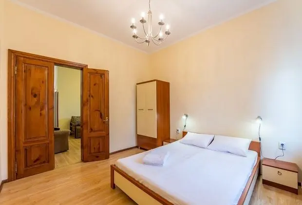 Apart Daire, 2 Yatak Odası (Shota Rustaveli  24)