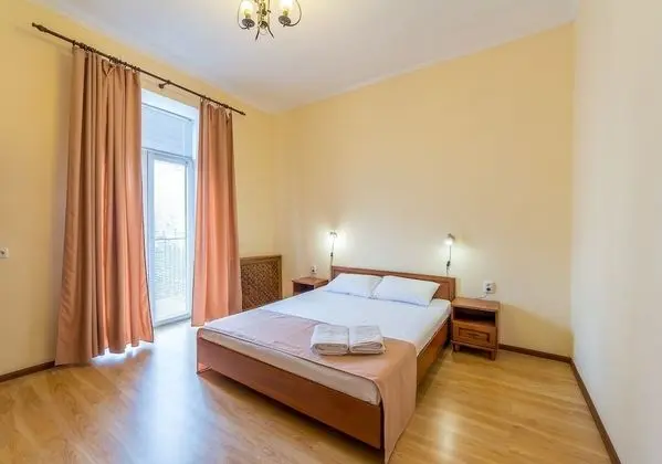 Apart Daire, 2 Yatak Odası (Shota Rustaveli  24)