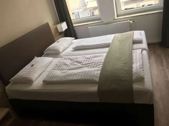 Üç Kişilik Oda