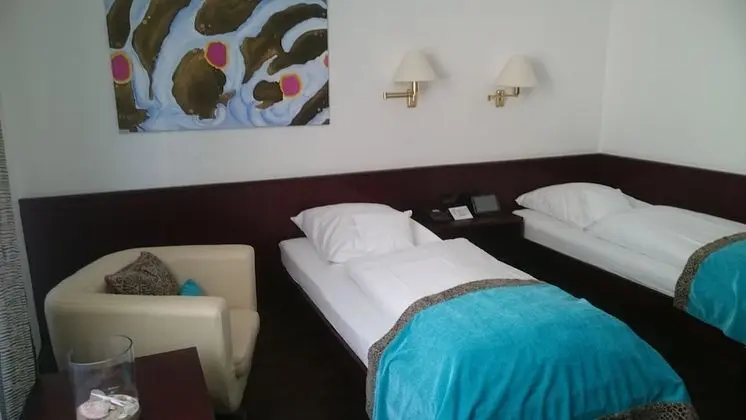 Tek Büyük Yataklı Oda, 2 Tek Kişilik Yatak
