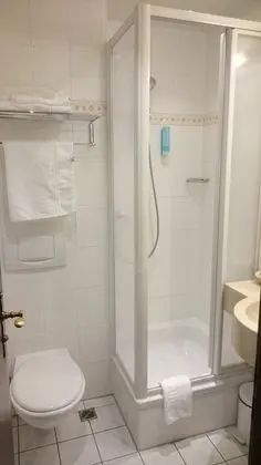 Tek Büyük Yataklı Oda, 2 Tek Kişilik Yatak