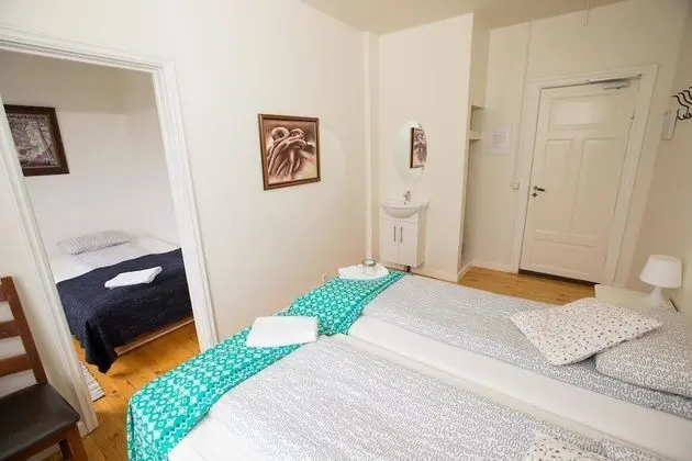 Üç Kişilik Oda, Ortak Banyo