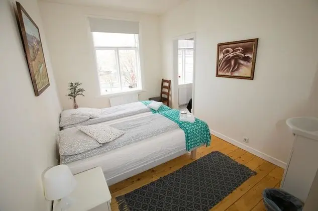 Üç Kişilik Oda, Ortak Banyo