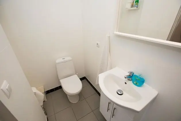 Üç Kişilik Oda, Ortak Banyo