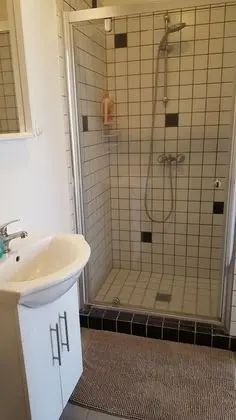 Üç Kişilik Oda, Ortak Banyo