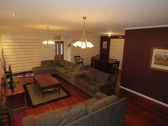 Ev, 5 Yatak Odası (3 Queen, 1TriBunk, 2 Single & 2 Futon)