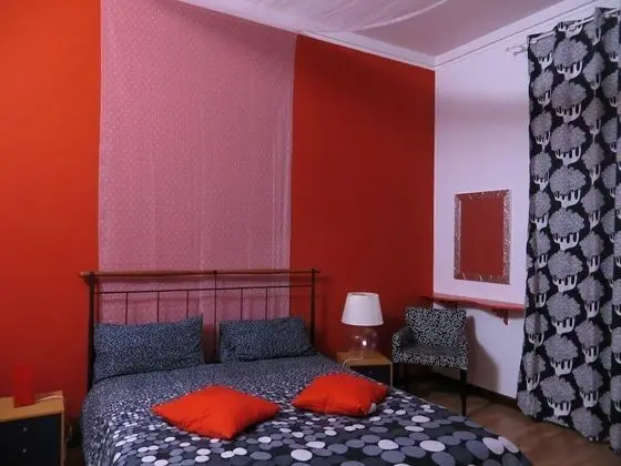 Tek Büyük veya İki Ayrı Yataklı Oda, Ortak Banyo