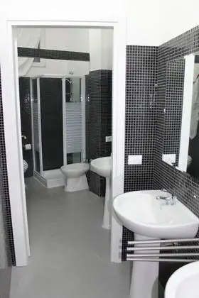 Üç Kişilik Oda, Ortak Banyo