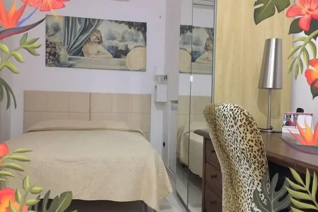 Üç Kişilik Oda (no window, external private bathroom)
