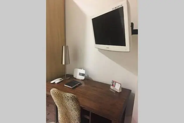 Üç Kişilik Oda (no window, external private bathroom)