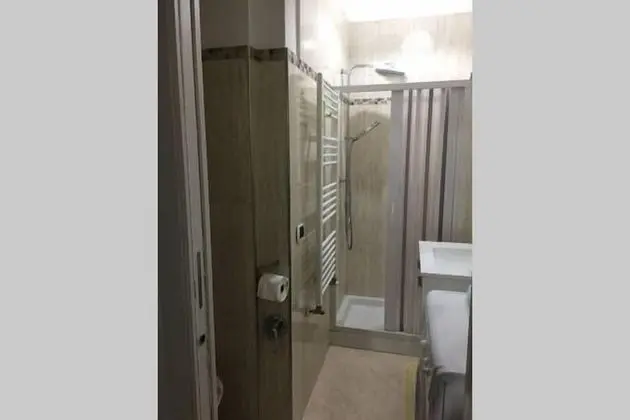 Üç Kişilik Oda (no window, external private bathroom)