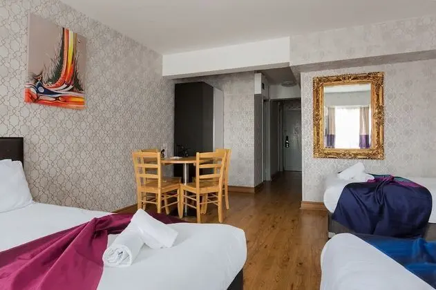 Dört Kişilik Oda, Özel Banyo (Quatriple Studio)