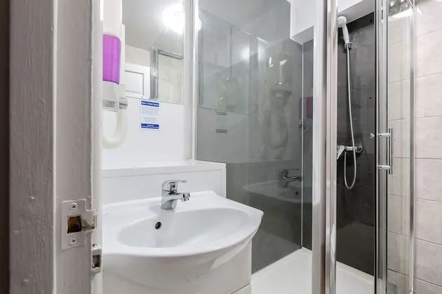 Dört Kişilik Oda, Özel Banyo (Quatriple Studio)