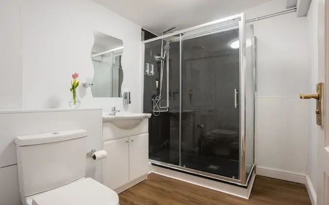 Dört Kişilik Oda, Özel Banyo (Quatriple Studio)