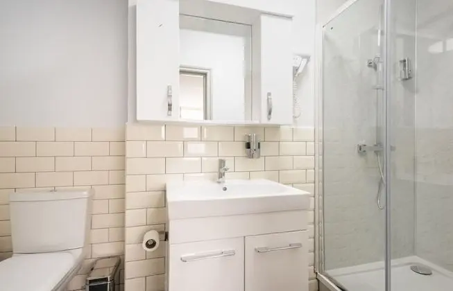 Dört Kişilik Oda, Özel Banyo (Quatriple Studio)