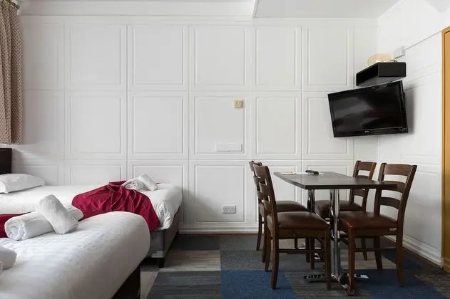 Dört Kişilik Oda, Özel Banyo (Quatriple Studio)