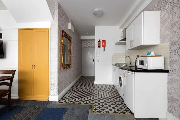 Dört Kişilik Oda, Özel Banyo (Quatriple Studio)