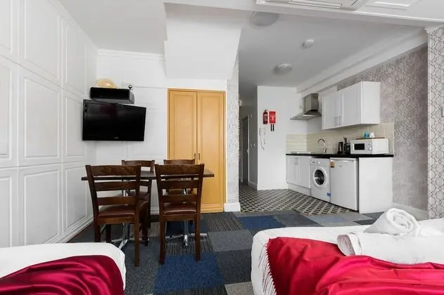 Dört Kişilik Oda, Özel Banyo (Quatriple Studio)