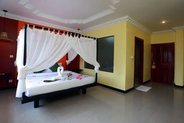 Deluxe Tek Büyük Yataklı Oda, Balkon, Havuz Manzaralı (Free Pick Up)