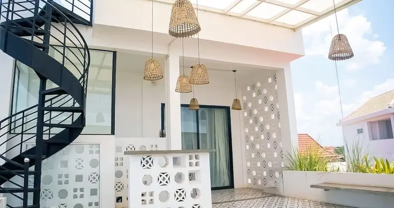 5 Bedrooms Private Villa
