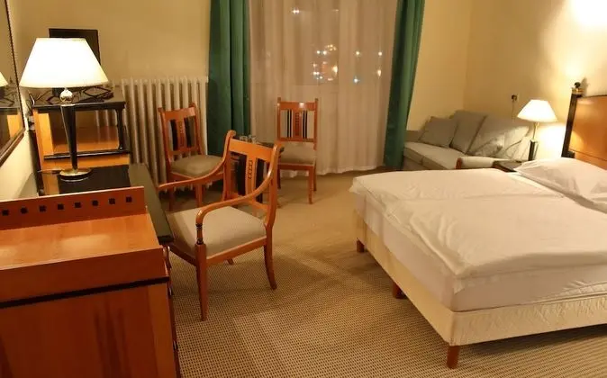Basic Üç Kişilik Oda, Şehir Manzaralı