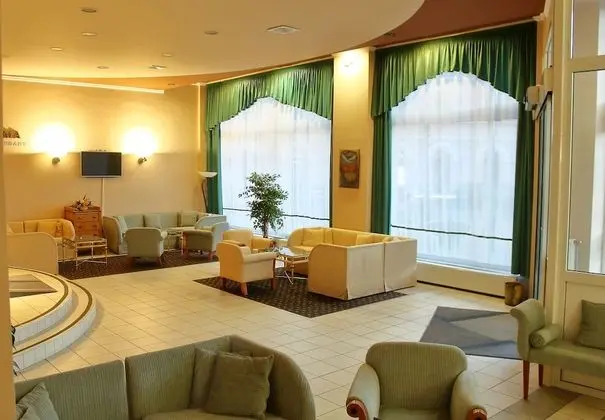 Basic Üç Kişilik Oda, Şehir Manzaralı