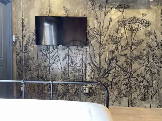Honeymoon Suite