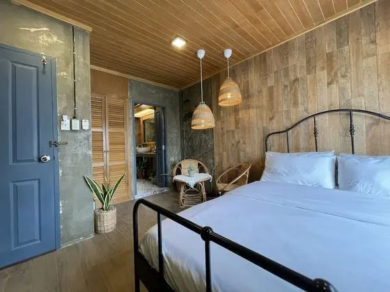 Honeymoon Suite