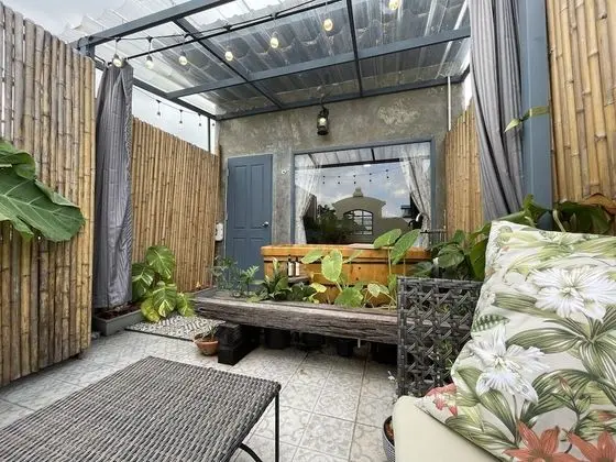 Honeymoon Suite