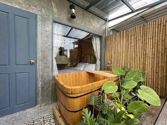Honeymoon Suite