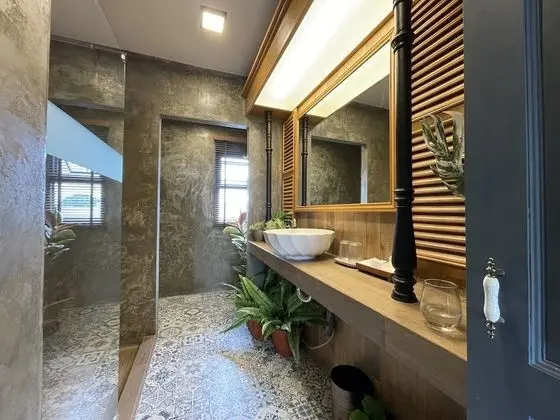 Honeymoon Suite