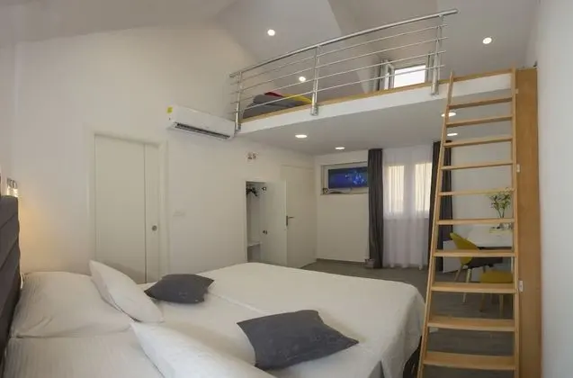 Deluxe Double rooms, shared terrace