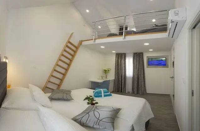 Deluxe Double rooms, shared terrace