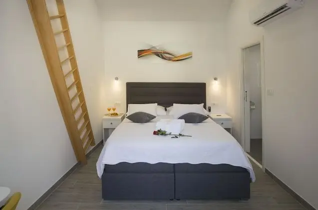 Deluxe Double rooms, shared terrace