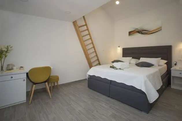 Deluxe Double rooms, shared terrace