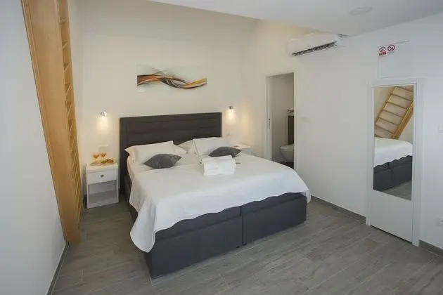 Deluxe Double rooms, shared terrace