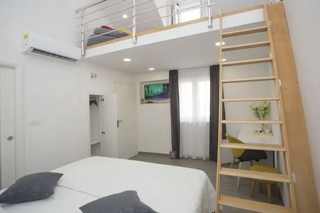 Deluxe Double rooms, shared terrace