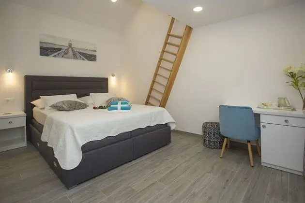 Deluxe Double rooms, shared terrace