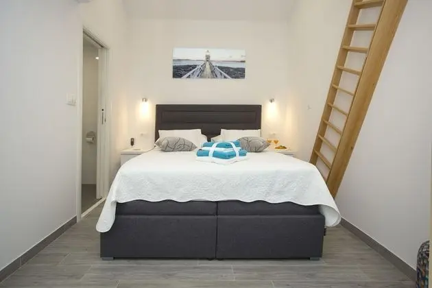 Deluxe Double rooms, shared terrace