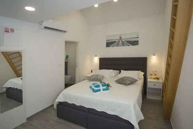 Deluxe Double rooms, shared terrace