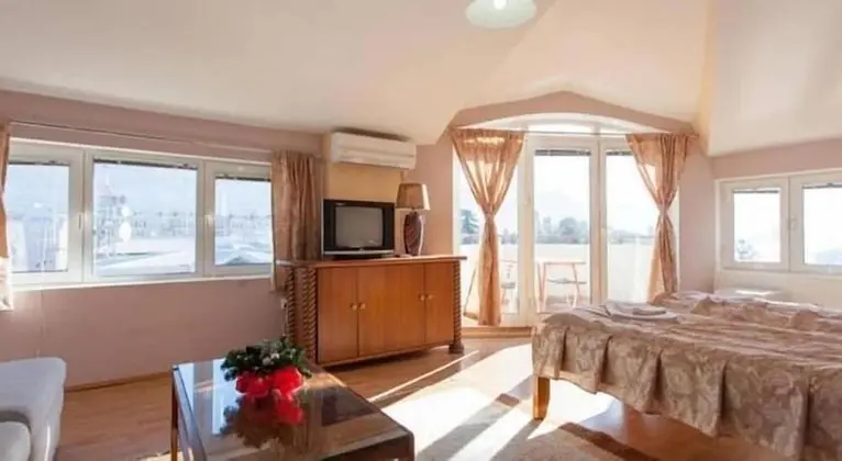 Superior Süit, Teras, Göl Manzaralı