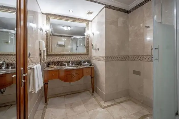 Bağlantılı Oda, Şehir Manzaralı, Jakuzili