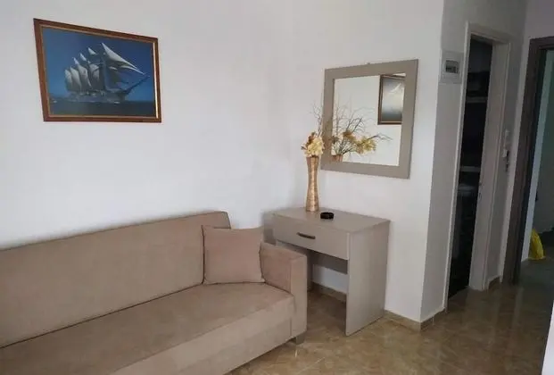 Standard Üç Kişilik Oda, Havuz Manzaralı