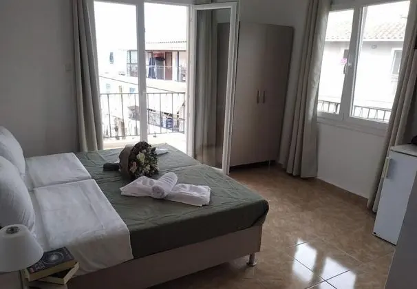 Standard Üç Kişilik Oda, Havuz Manzaralı
