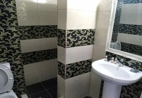 Standard Üç Kişilik Oda, Havuz Manzaralı