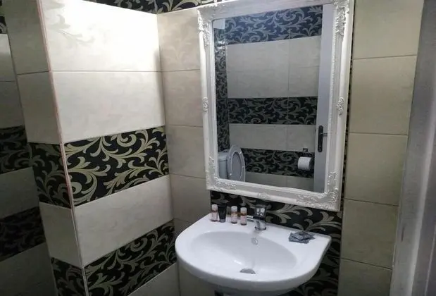 Standard Üç Kişilik Oda, Havuz Manzaralı