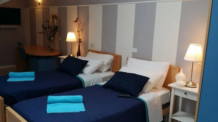 İki Ayrı Yataklı Oda, 2 Tek Kişilik Yatak, Ortak Banyo